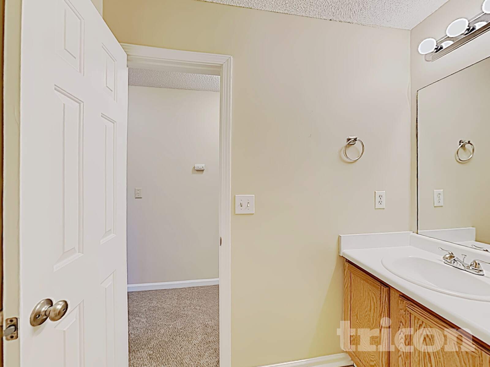 Building Photo - 4600 White Rd