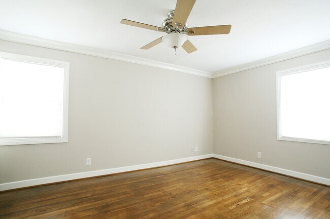 Building Photo - 425 26th St