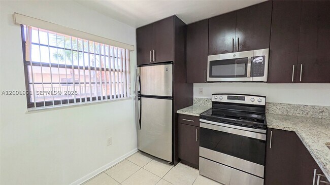 Building Photo - 10865 SW 112th St