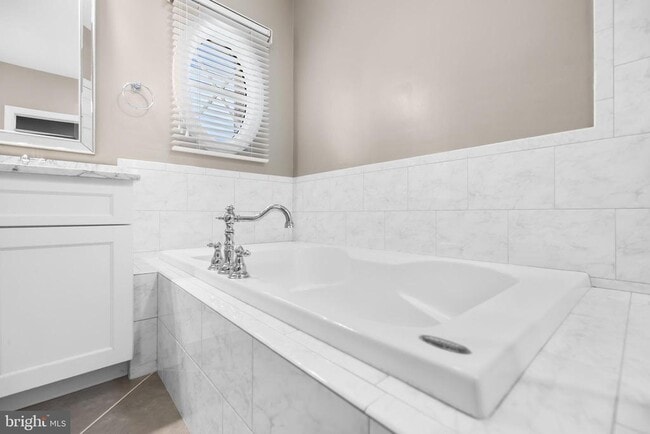 Building Photo - 5274 Pocosin Ln