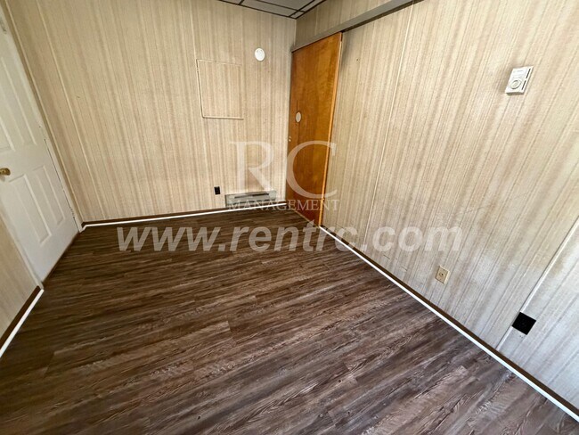 Building Photo - 1307-C Lape-