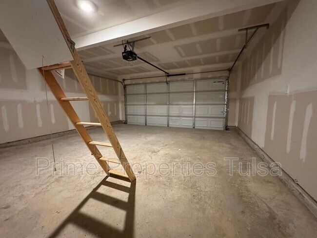 Building Photo - 2920 S 13th St