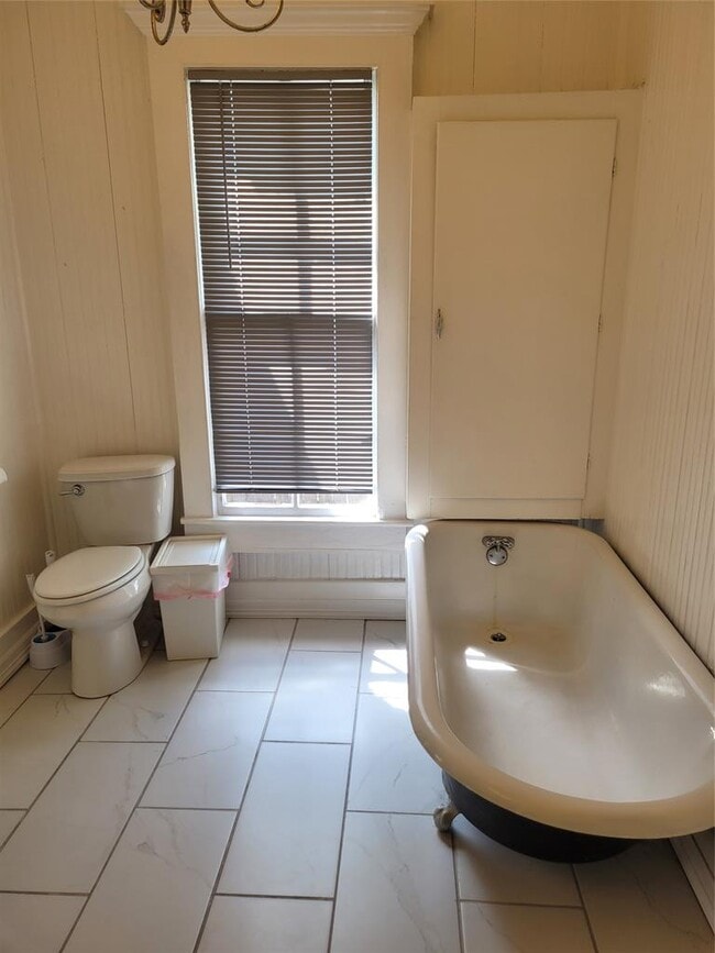 Building Photo - 403 Fawcett St