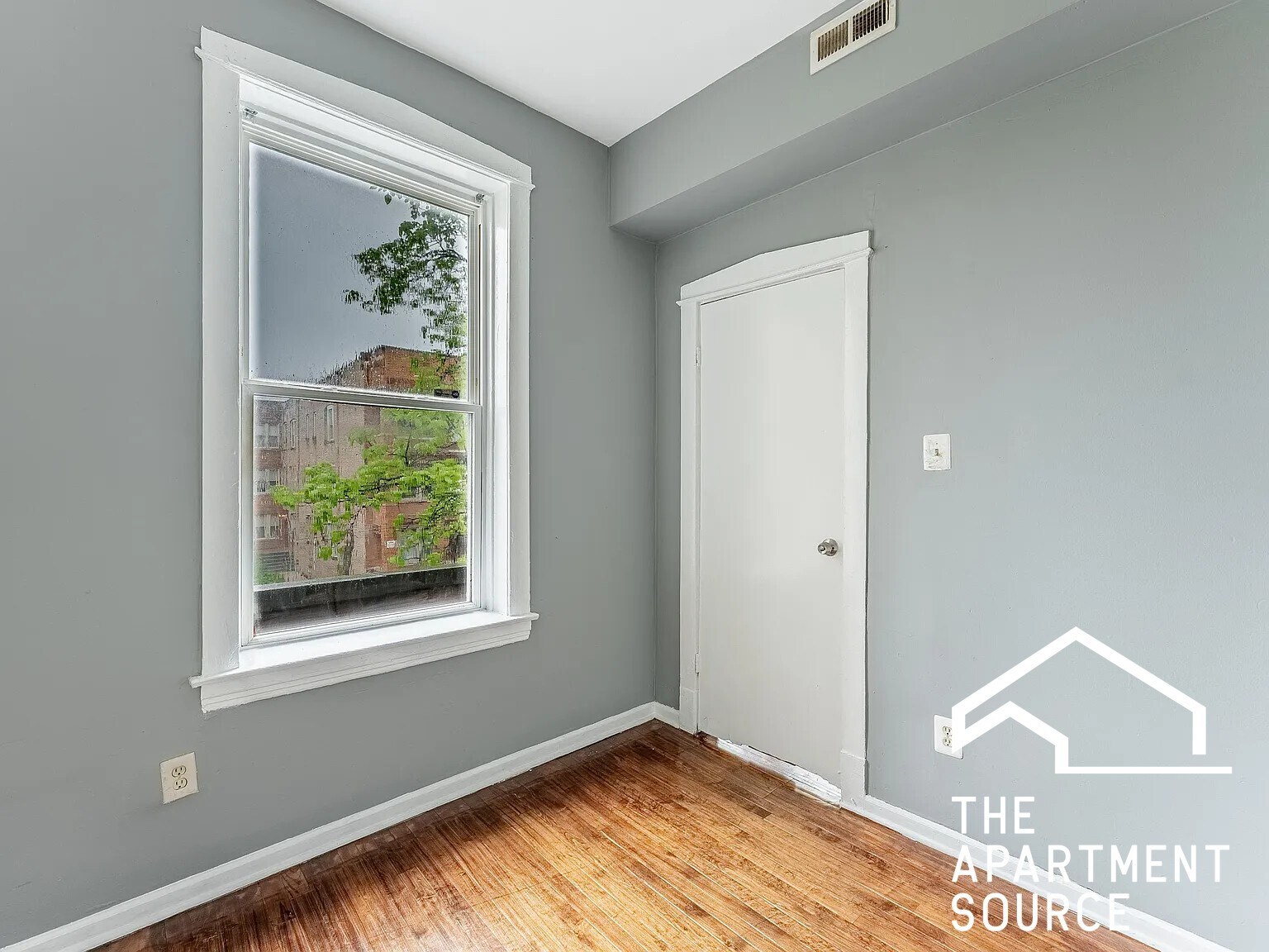 Building Photo - 1426 S Avers Ave