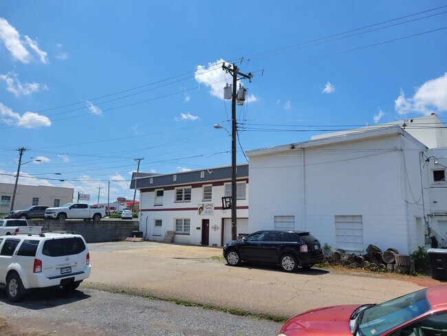 Primary Photo - 1780 S Main St