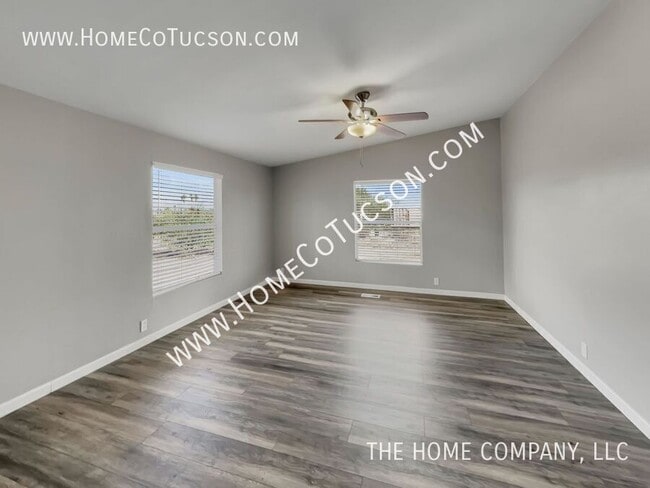 Building Photo - 9410 S Van Dr
