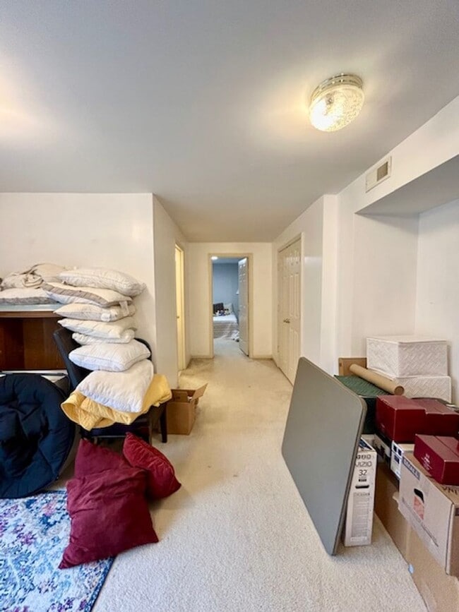 Building Photo - 5 Milestone Manor Ct