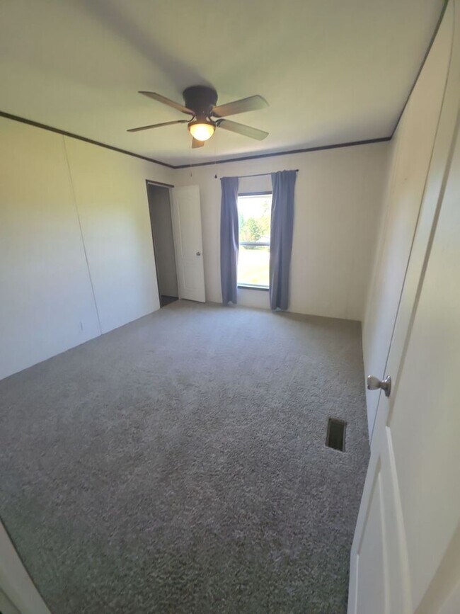 Building Photo - Spacious 4-Bedroom Home on 1 Acre in Peaceful Rickman Setting