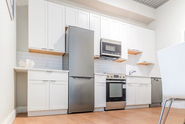 Building Photo - 44 Bromfield St