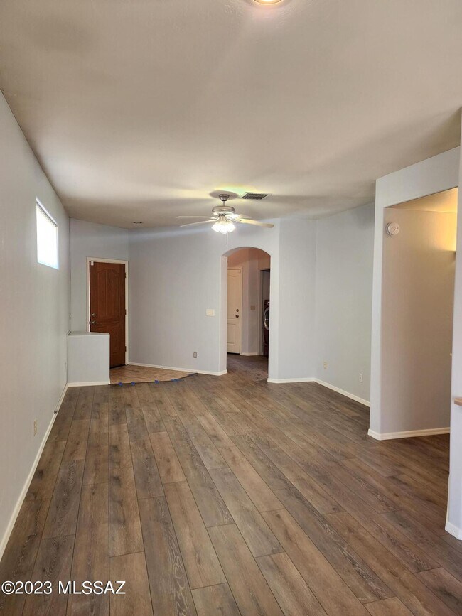 Building Photo - 5461 N Willow Thicket Way