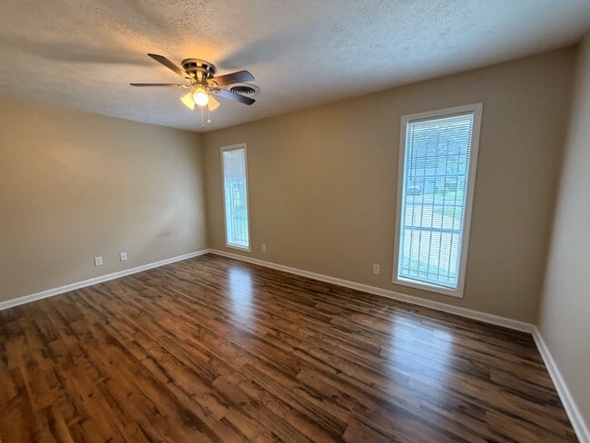 Building Photo - 3507 Camellia Cir
