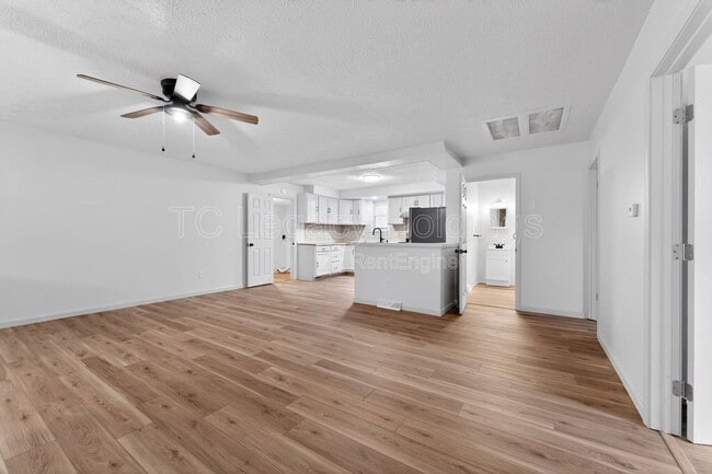 Building Photo - 301 Chew St