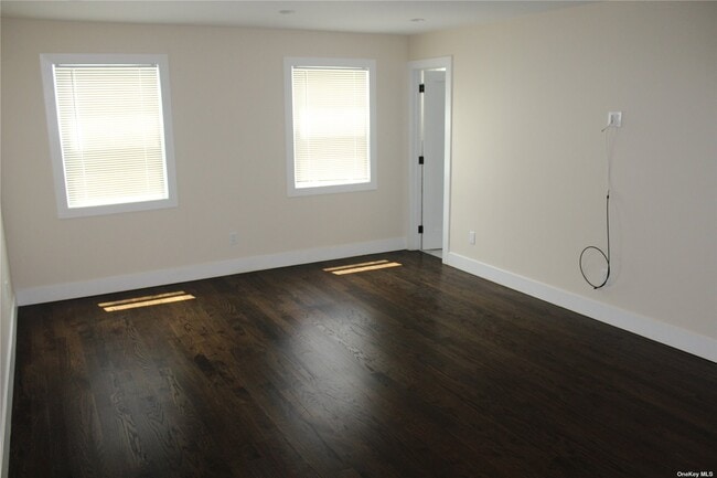 Building Photo - 9 Sinclair St