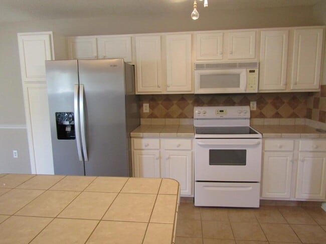Building Photo - 2208 Seaford Dr