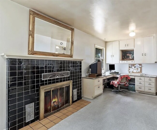 Building Photo - Exceptional FOUR Bedroom Home with Character Close to BSU and Downtown