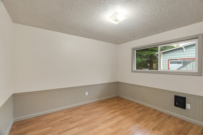 Building Photo - 744 W Marcy Ave