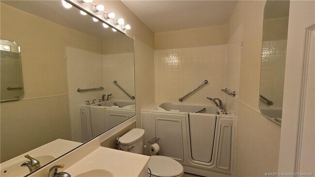 Building Photo - 2929 SE Ocean Blvd