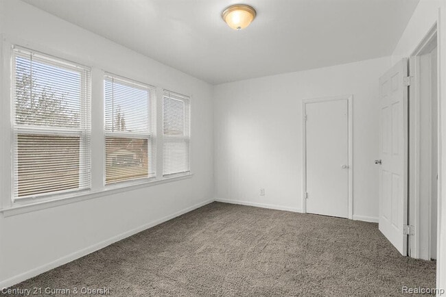 Building Photo - 415 Manistique St