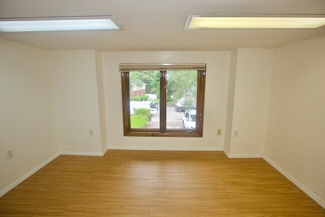 Building Photo - 54 Drumlin Rd