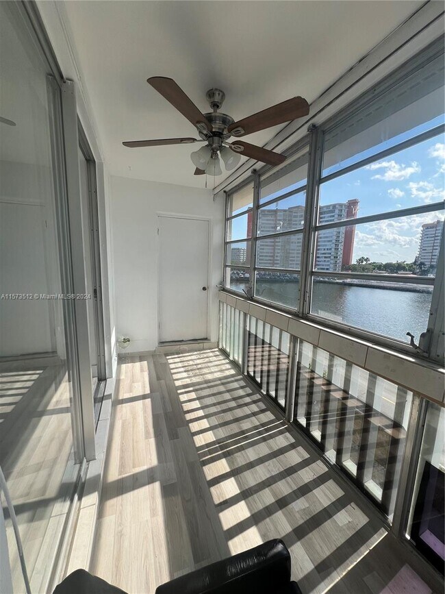 Building Photo - 18601 NE 14th Ave