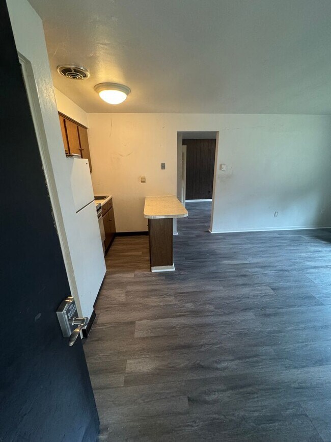 Building Photo - 1 Bedroom 1 Bath-Moon Township