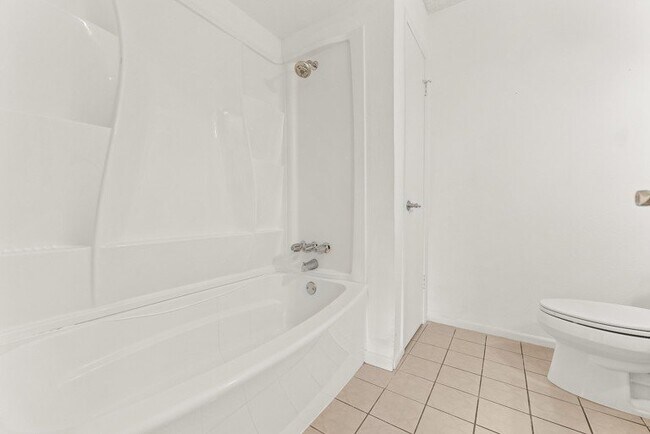 Building Photo - 1376 Poppy Ln
