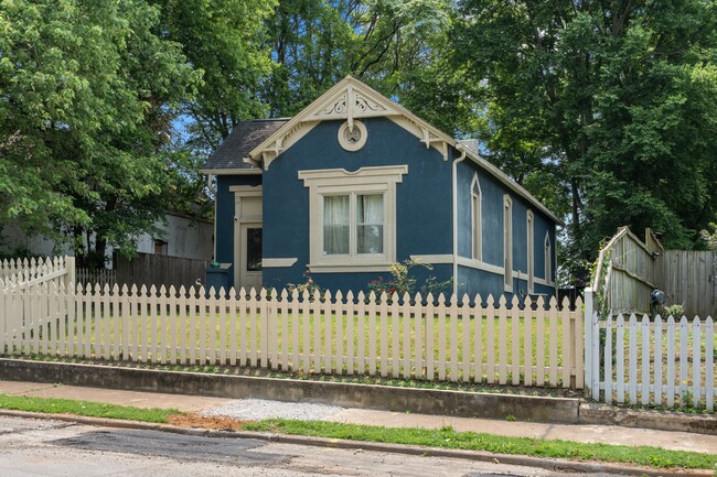 Building Photo - 228 Berry St
