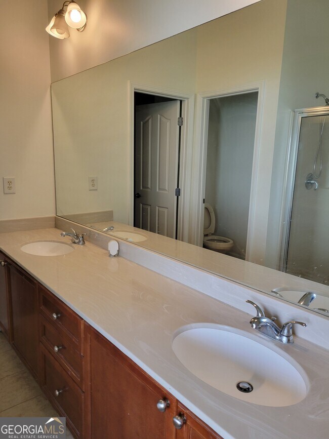 Building Photo - 175 Spinner Dr