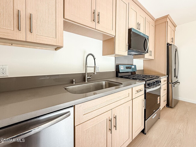 Building Photo - 2619 Veteran Ave