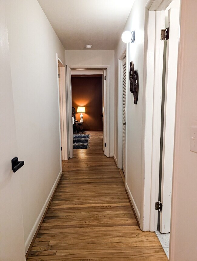 Building Photo - Fully Furnished 2BR/2BA Near USC – Pre-Leasing for January 2027
