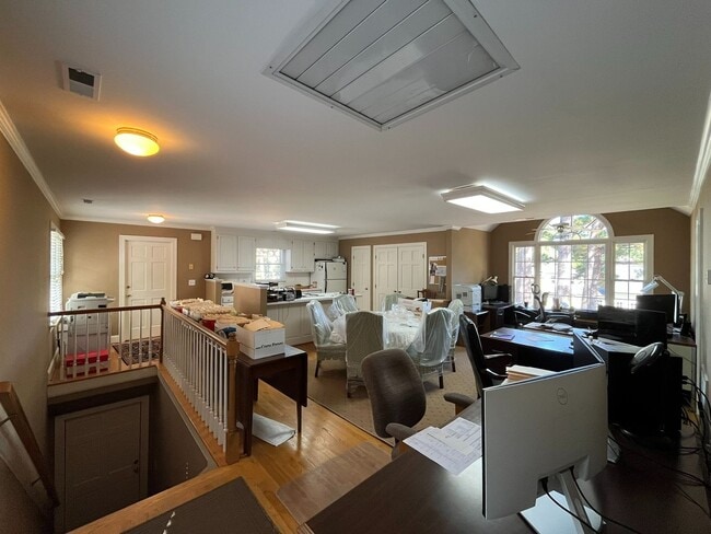 Building Photo - Incredible 5BD, 4.5BA House in Downtown Ra...