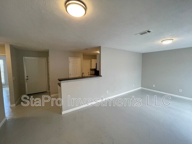 Building Photo - 343 Christine St