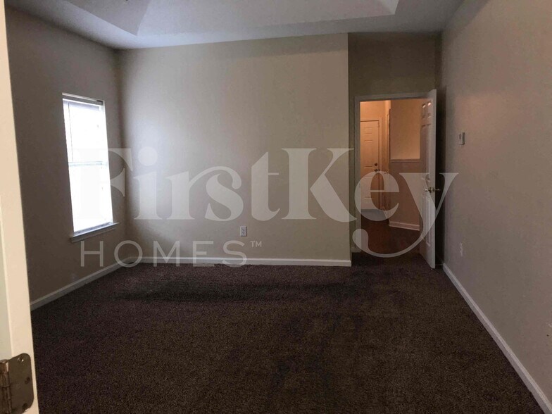 Building Photo - 7142 Queens Crown Ct