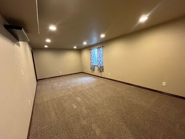 Building Photo - Beautiful single-family home in Berthoud!