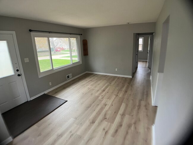 Family Room - 3935 43rd St
