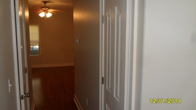 Building Photo - 3406GBarack