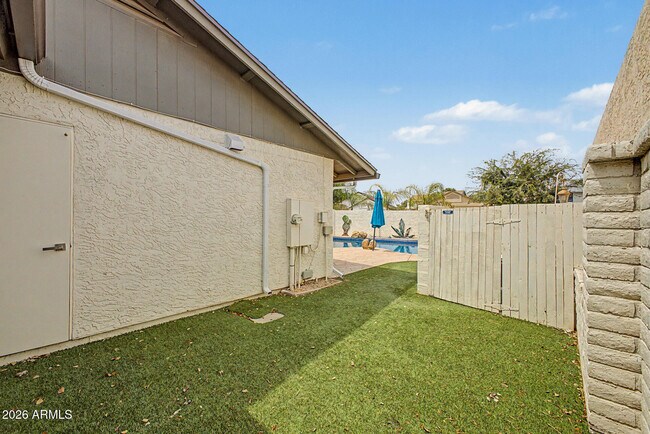 Building Photo - 8711 E Latham St