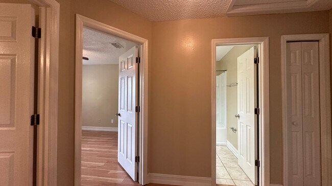 Building Photo - 487 Carrigan Ave