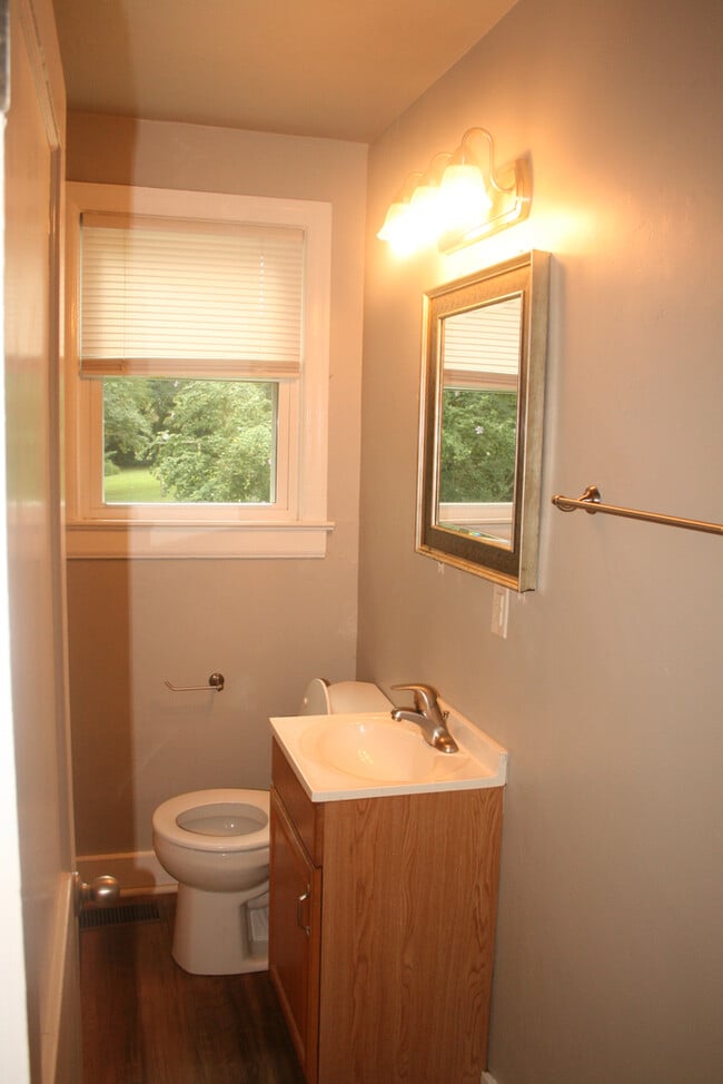 Building Photo - 2833 Colonial Cir