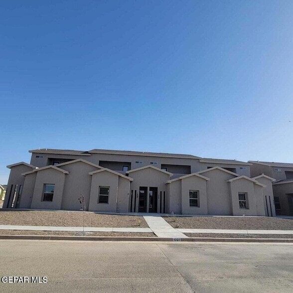 Building Photo - 1060 Hoppas St