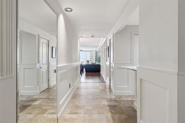 Building Photo - 1 Beach Dr SE