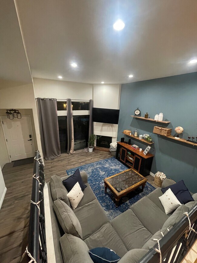 Building Photo - 15221 W Magnolia Blvd