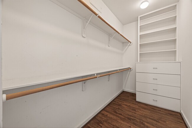 Building Photo - 1112 Columbus St