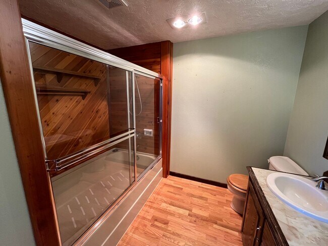 Building Photo - Custom Rustic 4-Bdr on beautiful 5 acres with Greenhouse in Sisters!