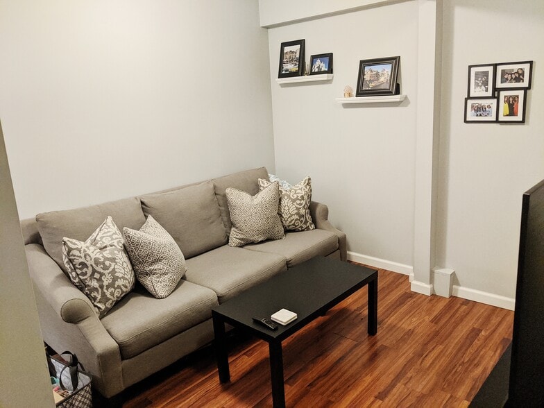 Building Photo - 17 Hillside Ave