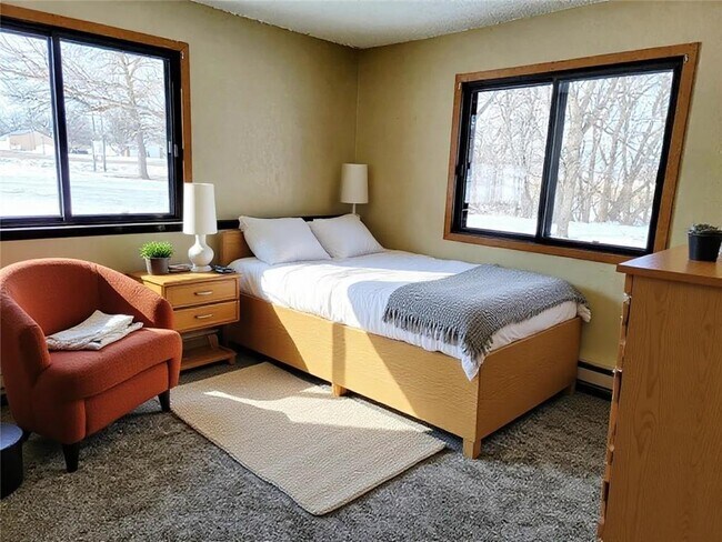 Building Photo - 328 Lake St