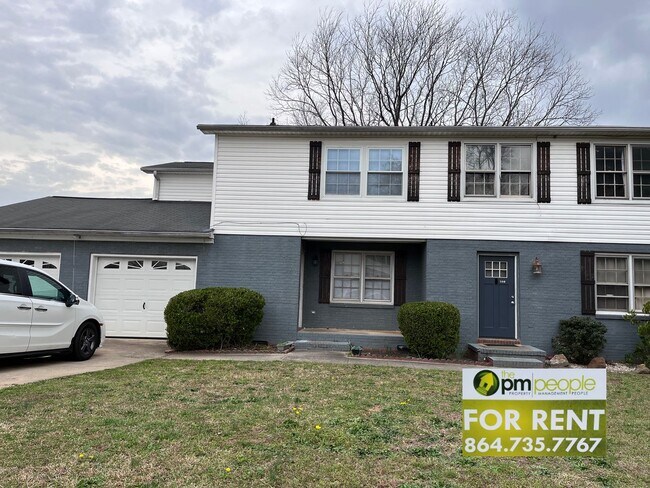 Building Photo - Excellent Location! 4/2.5 Townhome Available!