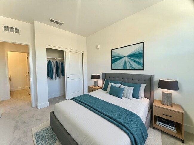 Building Photo - Gorgeous Townhome in Fremont's Niles Neigh...