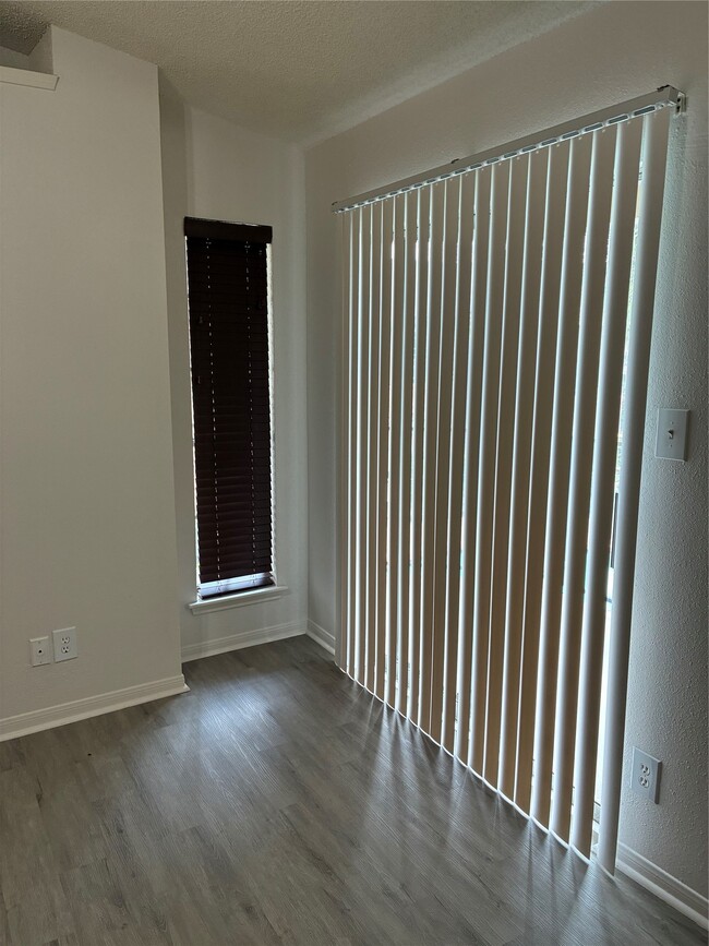 Building Photo - 2121 Hepburn St