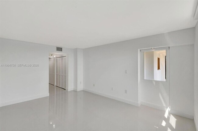 Building Photo - 2333 Brickell Ave